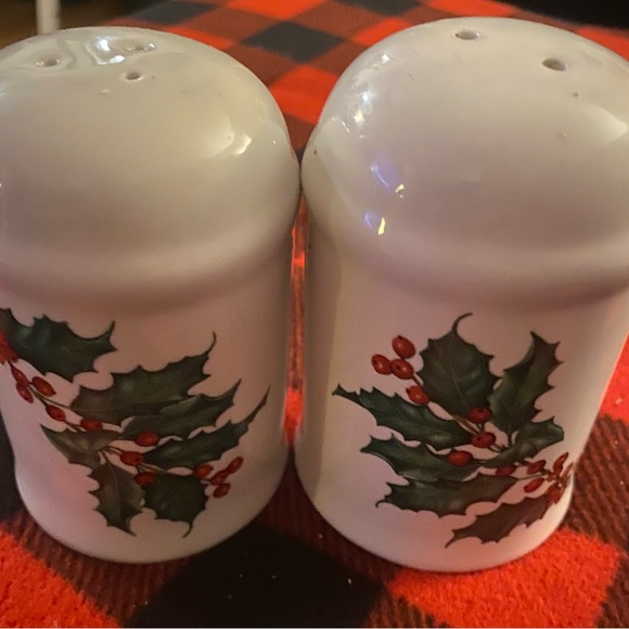 Christmas Salt & Pepper Shakers Set - Picture 3 of 3